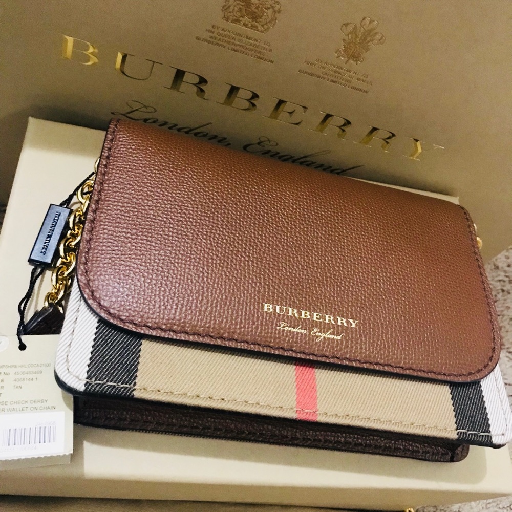 Burberry wallet/chain purse